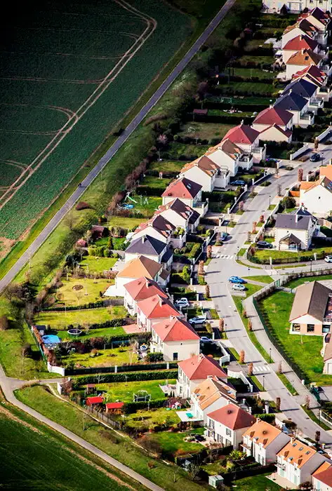 libertasfr's tweet photo. « La Cité future pour Popu c’est son pavillon personnel avec 500 mètres de terrain, clos soigneusement sur quatre faces, canalisé si possible, et que personne vienne l’emmerder. Tout ça enregistré devant notaire. C’est un rêve de ménagère, un rêve de peuple décadent, un rêve de femme. »
— Louis-Ferdinand Céline, Les Beaux Draps (1941)