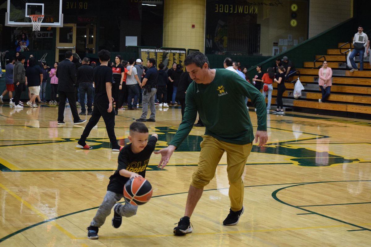 Lil Lerma taking Coach Cabello to the rim.
F.orget
A.bout
M.e
I.
L.ove
Y.ou