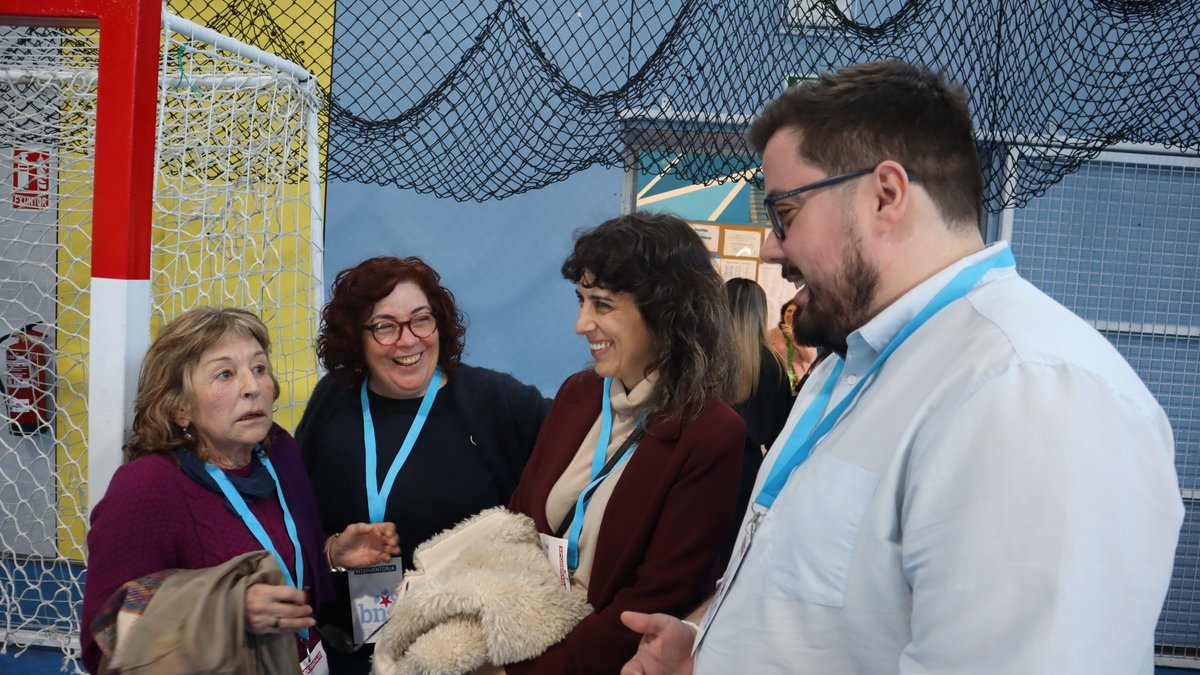 bngvigo's tweet photo. Nunha xornada electoral histórica para #Galiza, a nosa candidatura e cargos institucionais visitan os colexios electorais de #Vigo para agradecer o traballo das nosas interventoras e apoderadas. No BNG o papel da miltancia é o motor, un motor que é imprescindíbel para avanzar 💙 https://t.co/4l17puv94Q