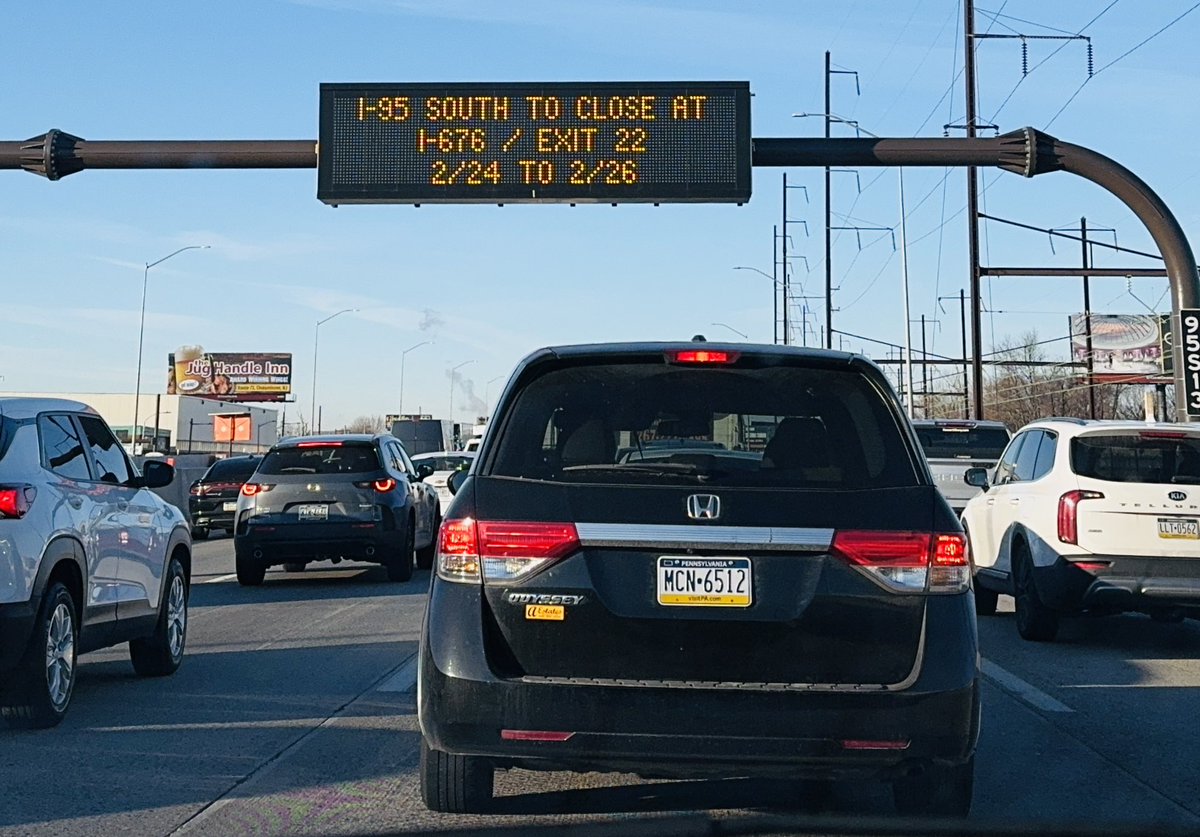 PhilaOEM's tweet image. ⚠️Traffic Alert: Section of I-95 to be closed NEXT weekend. 
▪️ Saturday night, February 24 to Monday morning, February 26
▪️SOUTHBOUND lanes between I-676/Callowhill (Exit 22) and Morris St on-ramp
▪️Significant backups expected
▪️More from PennDot: bit.ly/3UFEsM0