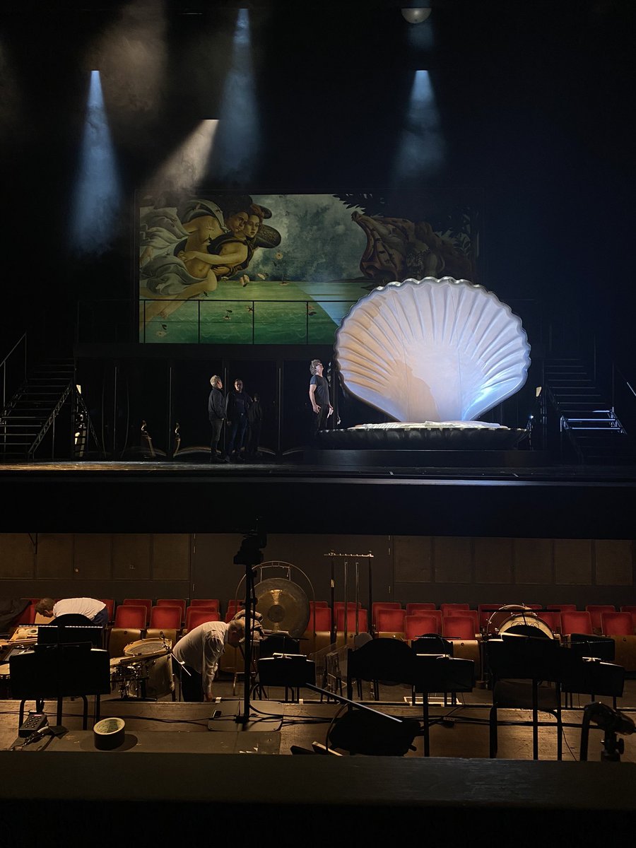 Reisopera's tweet photo. Vandaag is alweer de laatste voorstelling van #PowderHerFace in het prachtige @theatercarre! Voor de laatste keer worden de puntjes op de i gezet 👌. Inleiding 18u en aanvang 19u. Toi toi toi! 🎶
Met @phion_orkest
#amsterdam #thomasades #reisopera #nro #averybritishscandal https://t.co/q7m0mER3fF