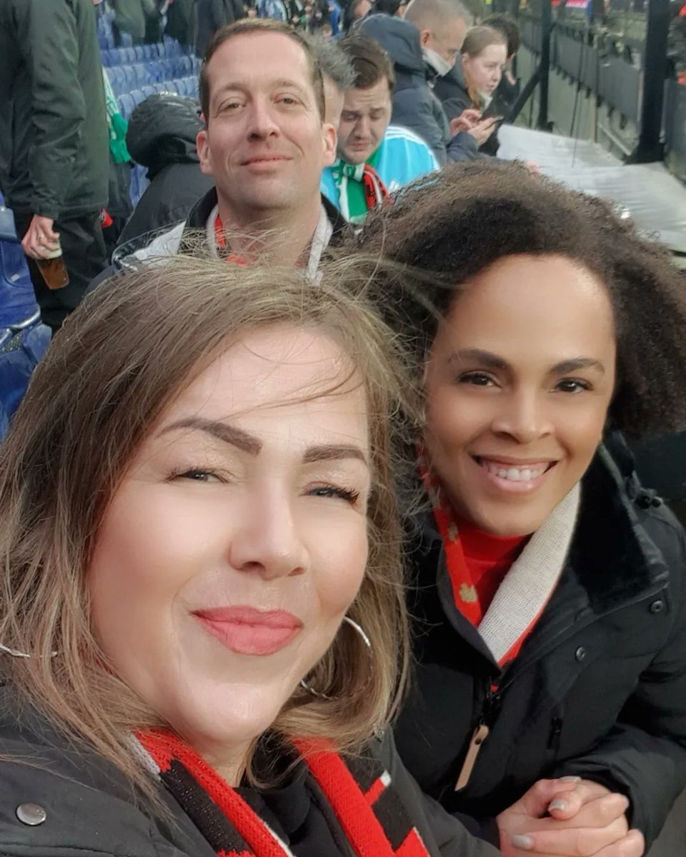 marialena1st's tweet photo. Of we er weer zijn? #MATCHDAY Jaaaaawel #wijzijneraltijd @Lotuss010 #vatasvatoslocaslocos #W4 #deKuip #FEYrkc #handinhandkameraden #watgaanwedoenvandaag #nietsissterkerdandatenewoord #FEYENOORD https://t.co/qC8oDqq9kJ