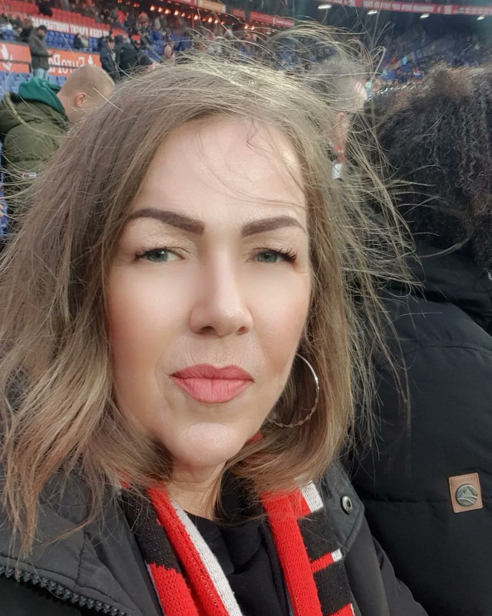 marialena1st's tweet photo. Of we er weer zijn? #MATCHDAY Jaaaaawel #wijzijneraltijd @Lotuss010 #vatasvatoslocaslocos #W4 #deKuip #FEYrkc #handinhandkameraden #watgaanwedoenvandaag #nietsissterkerdandatenewoord #FEYENOORD https://t.co/qC8oDqq9kJ