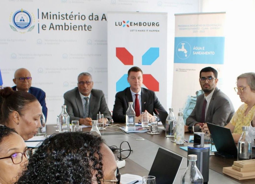 LUinPraia's tweet photo. The 6M€ #WatSan 2024 workplan of #LuxAid in 🇨🇻 includes:
💧Reinforced governance & capacitation of key operators
💧 a 100% solar desalination plant in Brava
💧Launch of Aguas de SantoAntao & Aguas de SaoNicolau
💧Rehabilitation of toilets & kitchens in 51 primary schools https://t.co/LI9I1lwVkf