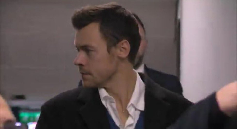thehrrycore's tweet photo. Harry Styles at Kenilworth Road to watch Luton vs Man United today. 😻 https://t.co/y0MCdyPbs1
