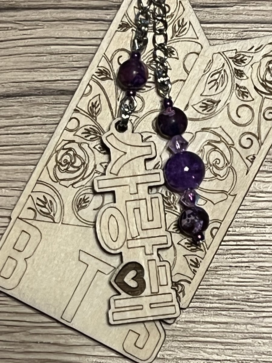 CenTexKPop's tweet photo. #Ateez #Star1117 #BTS #dalmajung and #moonbin keychains. Glow-in-the-dark beads, glitter and inclusions. #kpop #kpopmerch https://t.co/4j4xsQTreP