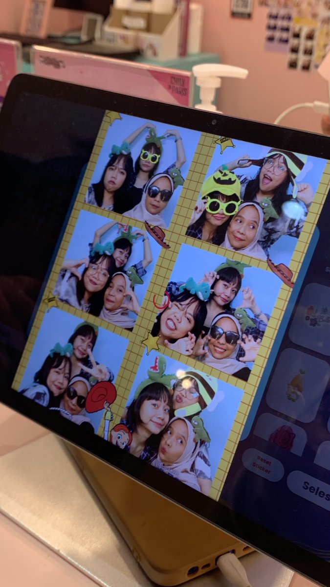 princeeyesmile's tweet photo. hihihi long time no cee, terakhir ketemu pas era covid😭 @neraQaPanas @yoitlee https://t.co/XDXXOGkhcn