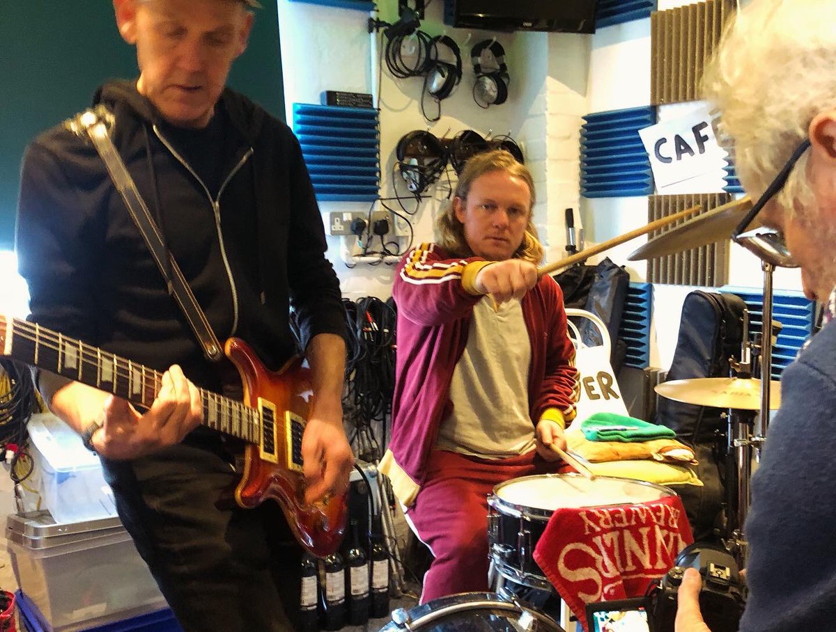 Show time ladies and gents ! <a href="/thesourcefm/">Source FM Falmouth</a> thanks for your creativity filming. New video on the horizon with @hiddentreasures_sourcefm  and all the crew :) happy creative Sunday folk x