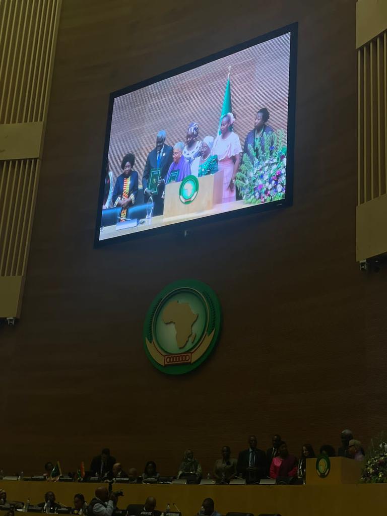 BinetaDOfficial's tweet photo. #AWLN and  #AU MOU signs MOU.🌍💪
Today marks a significant milestone for #AWLN as it formalizes its partnership with  #AU, six years after its launch in New York.  #Womenlead https://t.co/1piKFzIG03