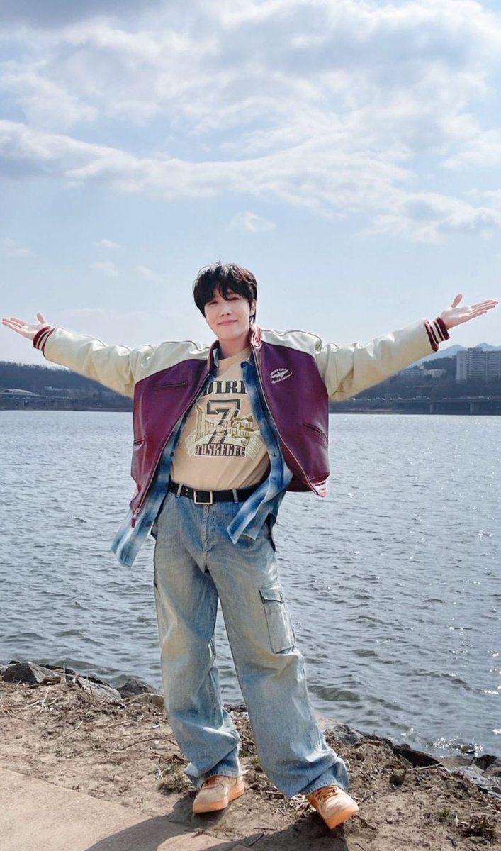 Hope942013's tweet photo. HOPE ON THE STREET IS COMING 
JHOPE IS COMING
HOPE ON THE STREET VOL 1 IS  COMING 
#HOPE_ON_THE_STREET https://t.co/0K0qyNhIMM