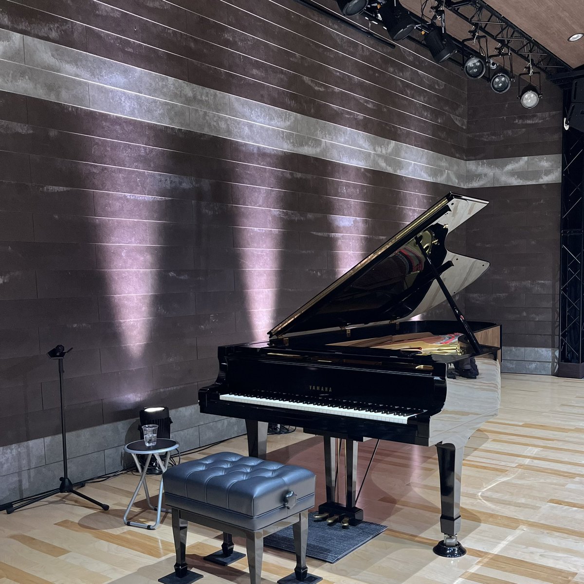 pianohousemmg's tweet photo. 東京公演はあっという間に完売されたというアリス・アデール（78歳にして初来日）名古屋公演@HalleRundeへ。よくぞ、よくぞ名古屋にいらしてくださいました！

#アリスアデール  #aliceader #hallrunde #オフィス山根 https://t.co/XjZxbh4D8D