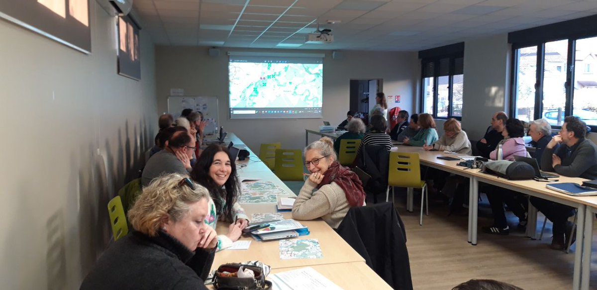 GEcologistes's tweet photo. 🌻 #SDRIF Transition écologique 🚢
Après la théorie la semaine dernière pour bien comprendre les enjeux du SDRIF-E, les associations et le groupe local du Val d'Yerres Val de Seine, mobilisés sur le terrain cette semaine contre le projet de développement de l'#HAROPA à Juvisy. https://t.co/1phcxOSf22