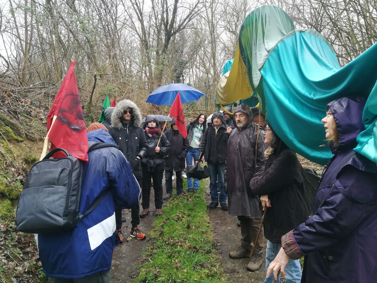 GEcologistes's tweet photo. 🌻 #SDRIF Transition écologique 🚢
Après la théorie la semaine dernière pour bien comprendre les enjeux du SDRIF-E, les associations et le groupe local du Val d'Yerres Val de Seine, mobilisés sur le terrain cette semaine contre le projet de développement de l'#HAROPA à Juvisy. https://t.co/1phcxOSf22