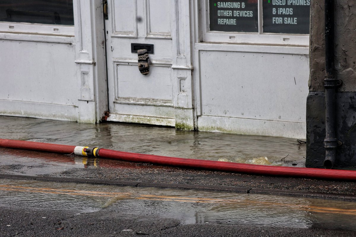 Shaun_Button_'s tweet photo. #Flooding in #LongStratton #SouthNorfolk where #Earlham & #Carrow @Norfolkfire attended to those with homes underwater today ( AGAIN )
current infrastructure can't cope yet build a bypass with 2.5k homes in the fields? @EDPchrislakey @EDP24 @EveningNews @Diss_Express https://t.co/c0oeCMlZRx