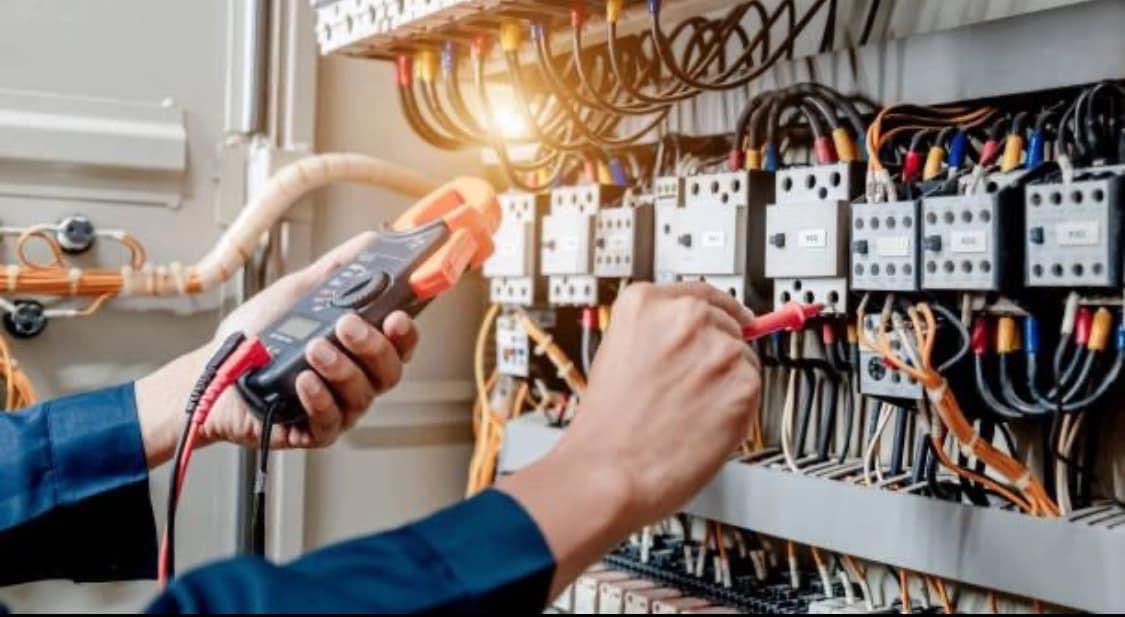 WorkBoxUK's tweet photo. WorkBox are expanding their services to our clients and so require new recruits. We are looking for fully qualified electricians to cover the UK. If you would like to apply please send your updated CV to info@workboxuk.co.uk https://t.co/VVxArAzdGZ