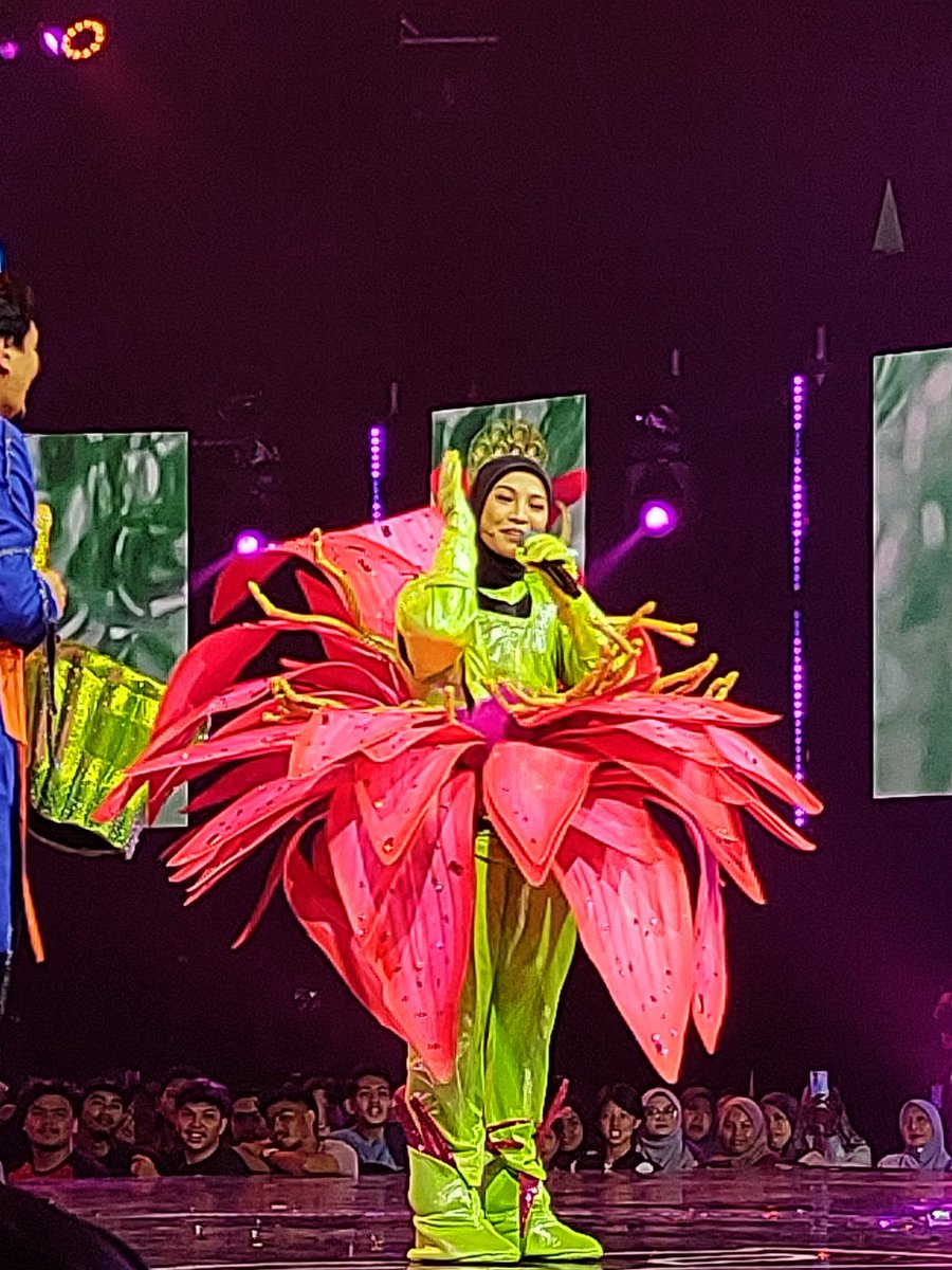 hyunmeera's tweet photo. Nabila razali ialah teratai hahaha 🤣 #TheMaskedSingerMy https://t.co/rWZrhtDJFc