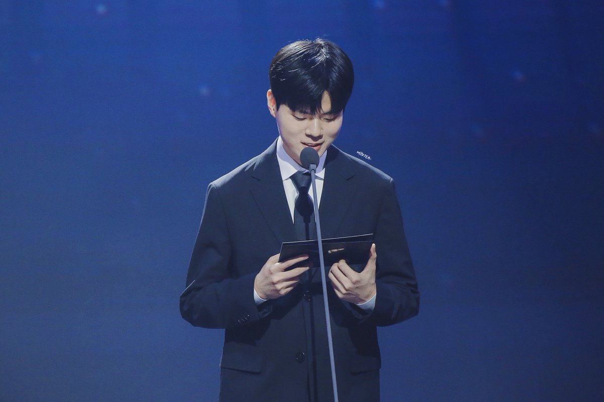 RohyungA's tweet photo. 소중한 우리 데프트 선수  데뷔 11주년을 축하해요🎉 지금부터 더욱 빛나는 12주년을 시작하께요!!✨
#Happy_Deft_11th_Anniversary 
#데프트의_12번째_봄 
#Deft #데프트 https://t.co/ALEOP7TPDM
