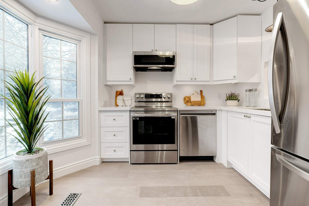 GeorgeMorrisonR's tweet photo. Just Listed! Join me Feb 18, 2-4:00!  Be the 1st to live in this freshly reno’d Town, steps to Lake &amp; @DTBurlingtonON $799.9K https://t.co/xegkUhvX12 https://t.co/wpk9rbqoXD