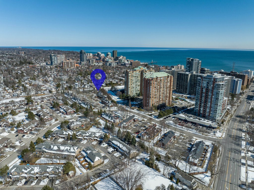 Just Listed! Join me Feb 18, 2-4:00!  Be the 1st to live in this freshly reno’d Town, steps to Lake &amp; <a href="/DTBurlingtonON/">Downtown Burlington</a> $799.9K 1280maplecrossing.ca