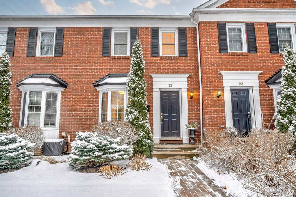 GeorgeMorrisonR's tweet photo. Just Listed! Join me Feb 18, 2-4:00!  Be the 1st to live in this freshly reno’d Town, steps to Lake &amp; @DTBurlingtonON $799.9K https://t.co/xegkUhvX12 https://t.co/wpk9rbqoXD