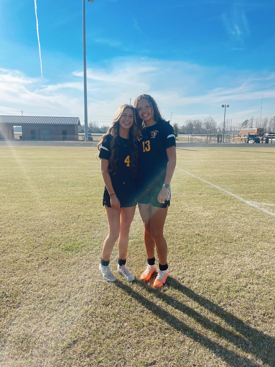 karleybarnes7's tweet photo. so excited to see what this season brings🩷🏆⚽️ #womenssoccer #worthcountysoccer #collegesoccer #SENIOR #allwins @BigTimeGalindo @KalesR08 @GaMilCollege @Lmathis00 @UNGWSOC https://t.co/8cAwXlLkiL