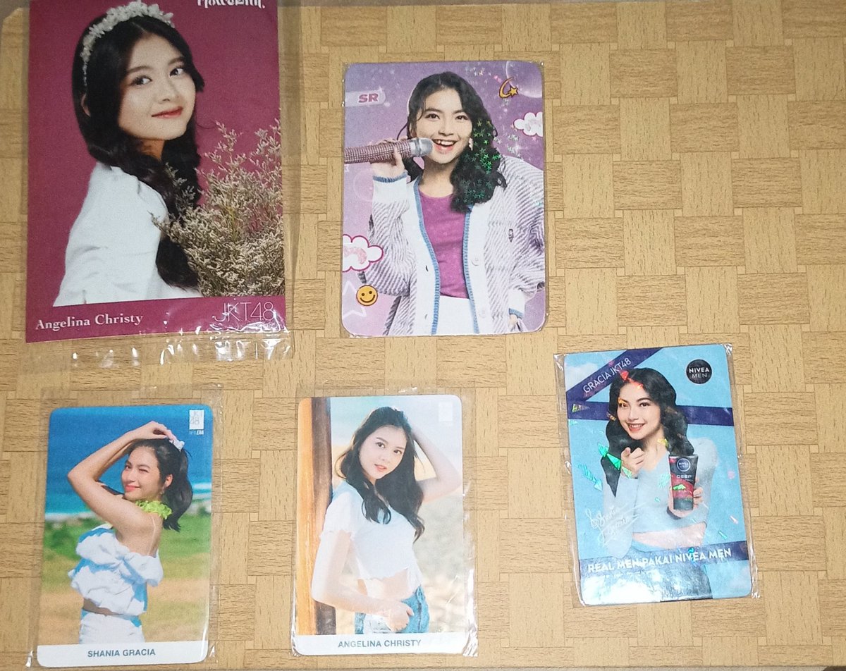 berhubung dikit lagi aku akan pergi dan butuh ongkos hehe, aku mau jual-jualin barang-barang ini. take all 200k, bisa beli satuan/nego berapa aja juga bolehh
- pp christy flowerful
- pc gracia sr anteraja
- pc gracia niveamen
- pc gracia summer tour
- pc christy summer tour
#wts