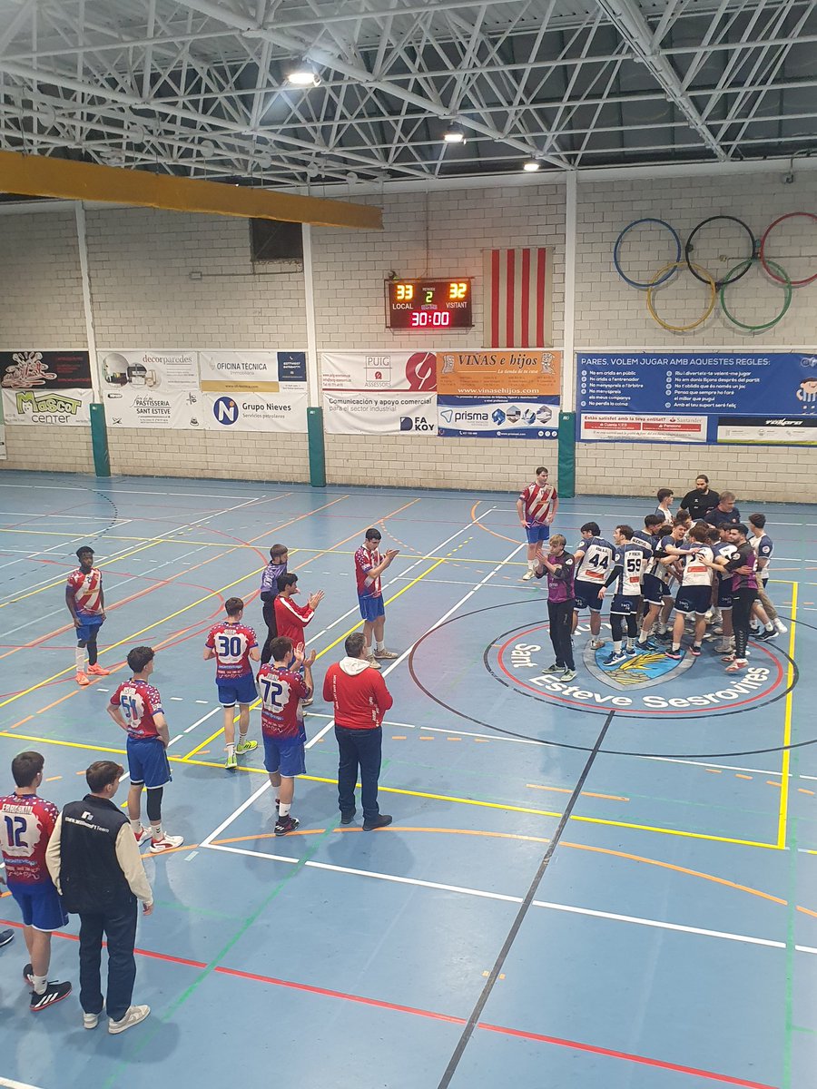 chses1973's tweet photo. ➡️  EMOCIÓ AL SANES ARENA !!!

😊👉 Derrota (27-28) del Sènior-A ♂️  #1aEstatal vs @UESarria77 i victòria del Sènior ♀️ (28-26) #2aCatHFem vs @HandbolCornella

😊👉 Victòria del Sènior-B ♂️ (33-32) vs @handbolsjd B i el Màster  ♂️ perd (29-25) vs @BMPauCasals

💙🤍 #OrgullCHSES https://t.co/qVgT23M5eK