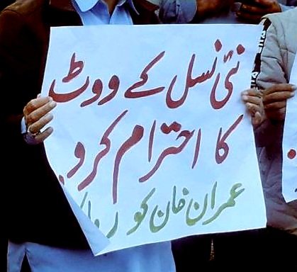 PTIofficial's tweet photo. نئی نسل کے ووٹ کا احترام کرو!
#ساڈا_حق_ایتھے_رکھ https://t.co/xpbxSWxc0m