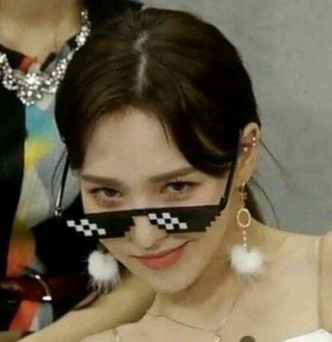_DestroyMyLife's tweet photo. Antis dragged Wendy for her "boring/pastor girl" image during Like Water but now she drops her solo comeback with 'Wish You Hell'. π
#Wish_You_Hell
#SOLOISTWENDYCOMEBACK
#WENDY #μ¬λ #SSW2 https://t.co/jaJSNvsCvK