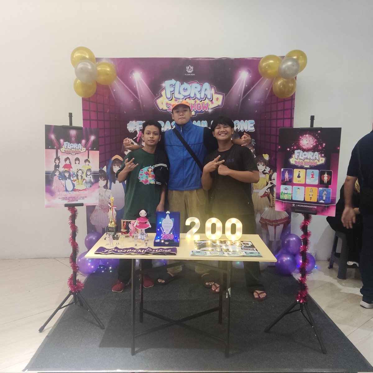 foxfourtyeight's tweet photo. Tadi temen-temen FOX48 juga berkesempatan foto bareng di projek-nya kakak-kakak @FloRisenID, wah keren banget projeknya lucuuu dan gemass
#fox48
#foxfourtyeight
#Flora2ndMilestone https://t.co/d5XoekzPFt