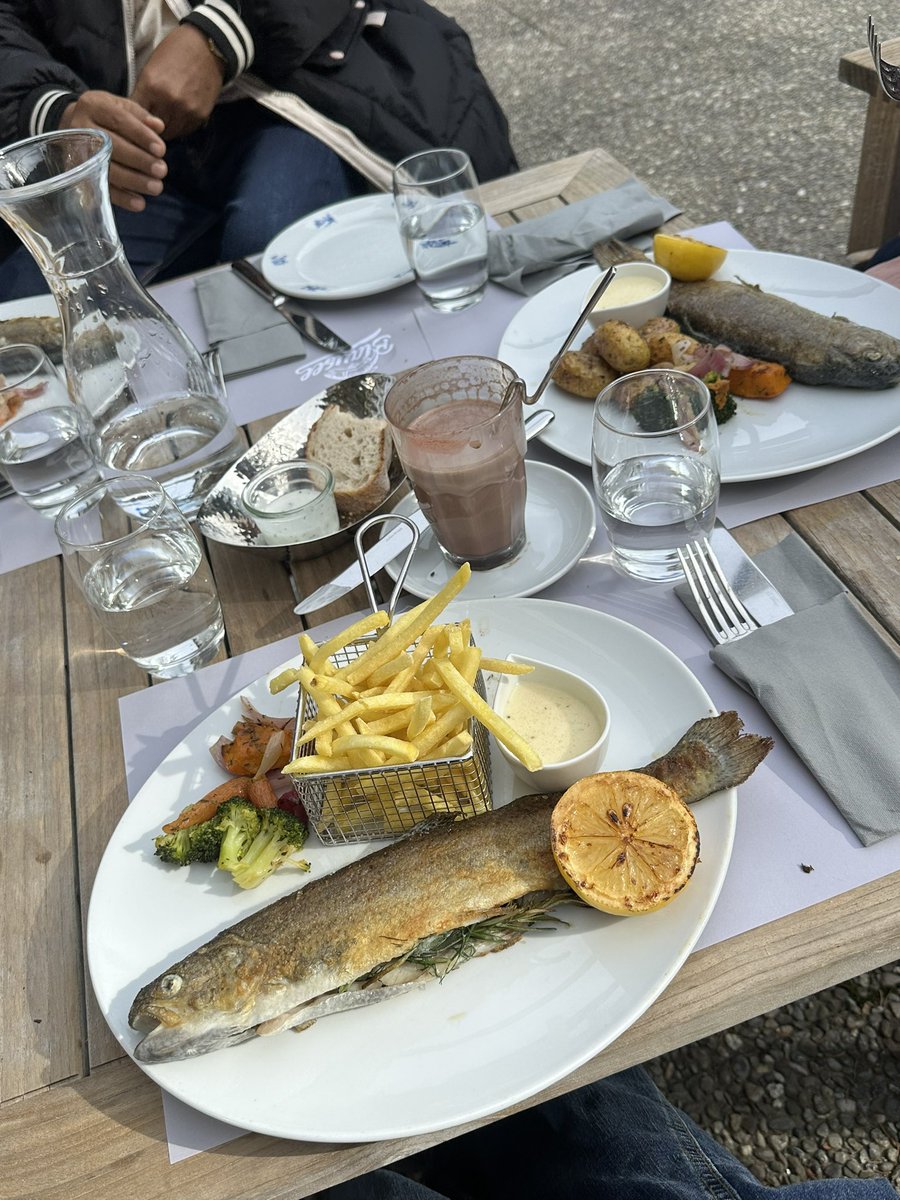 Qstnaadi's tweet photo. A 500myr meal………….switzerland cantik tapi make sure bawa duit banyak oke shsjksk https://t.co/M8YXEGYU74