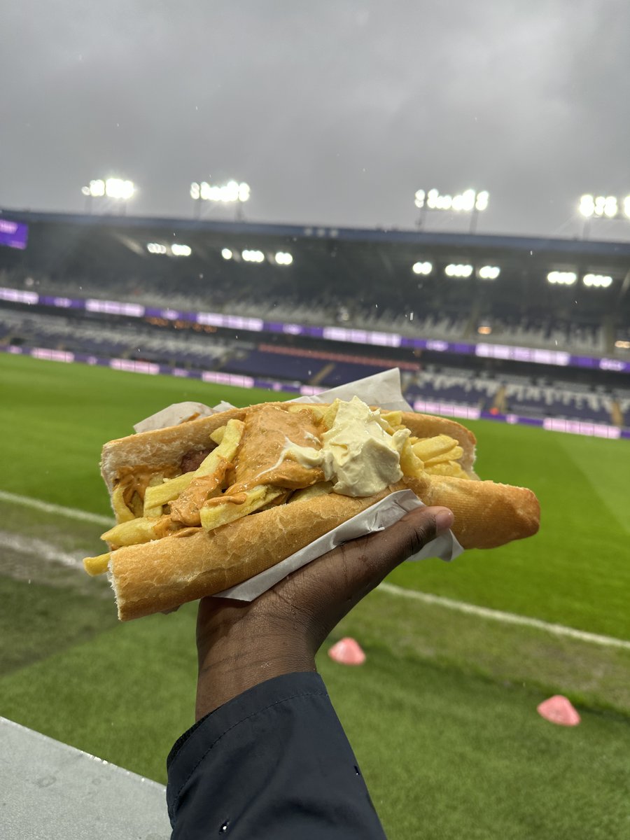 rscanderlecht's tweet photo. La mitraillette. A Brussels’ classic. 🟣⚪ @FootyScran https://t.co/iP7ONVCaqz