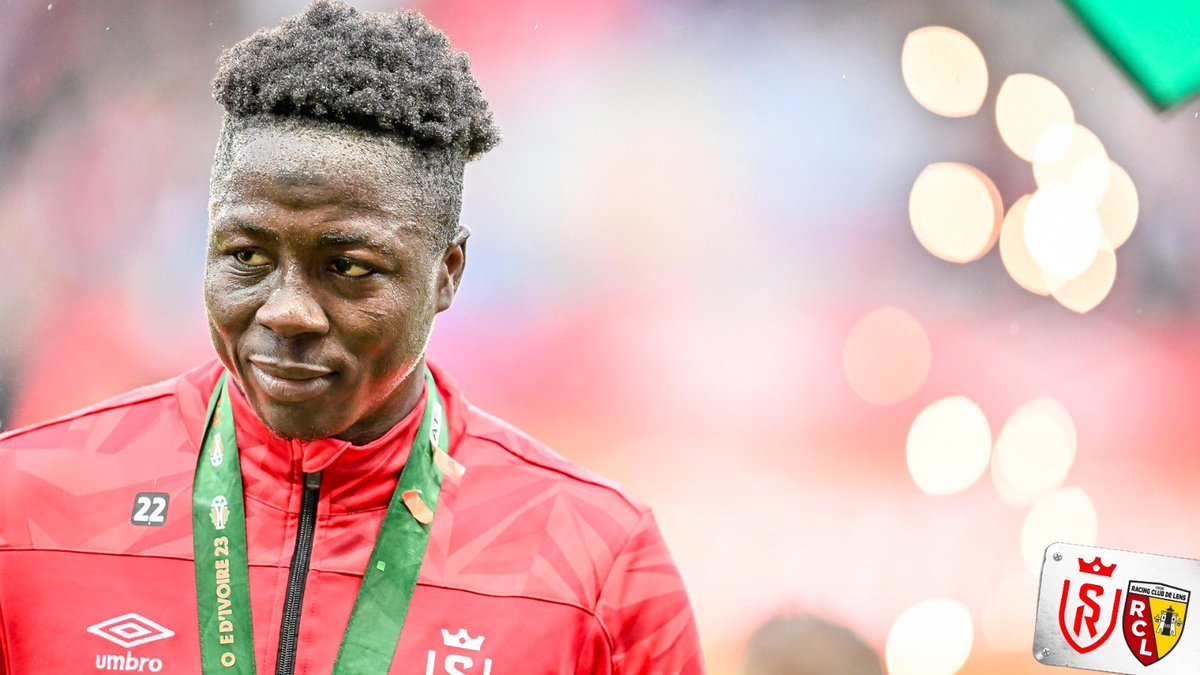 StadeDeReims's tweet photo. 🇨🇮 Un champion de retour à Delaune ! 🏆

Oumar Diakité célébré comme il se doit avant #SDRRCL 🔥

#CAN2023 #CotedIvoire https://t.co/d6XwHglWGG
