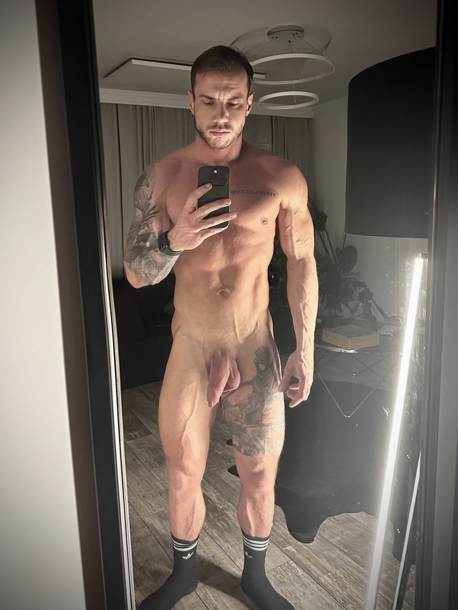 RT jeśli chcesz mojego chuja w mordę🍆

RT if you want my dick in your face🍆