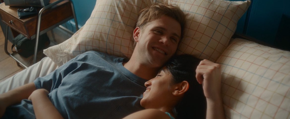 halsteadaes's tweet photo. emmadex being ‘right person, wrong time’, ‘right person, not enough time’, and ‘she fell first but he fell harder’ tropes simultaneously is so special to me. #onedaynetflix https://t.co/4IV84728St