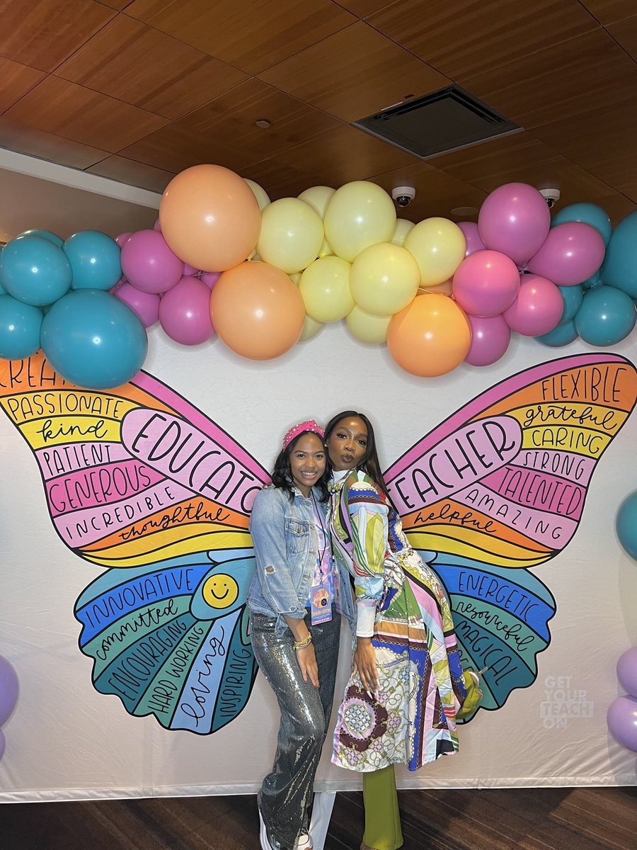 MsRandall_Edu's tweet photo. The thrill. The passion. The relevance. The research. @getyourteachon We are grateful for the opportunity to learn and grow among a unique group of educators. 💐#OUTOFTHEVAULT #getyourteachon #gyto https://t.co/7eToeEFKi6