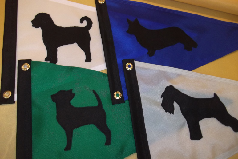 theflagchick.etsy.com/listing/696597…😊Proud to share these  #handmade flags, personalized with your own dog breed🐶and your choice of colors in my #Estyshop Great for a #doghouse or to fly on the #boat! #Etsyhandmade #boataccessories #petaccessories