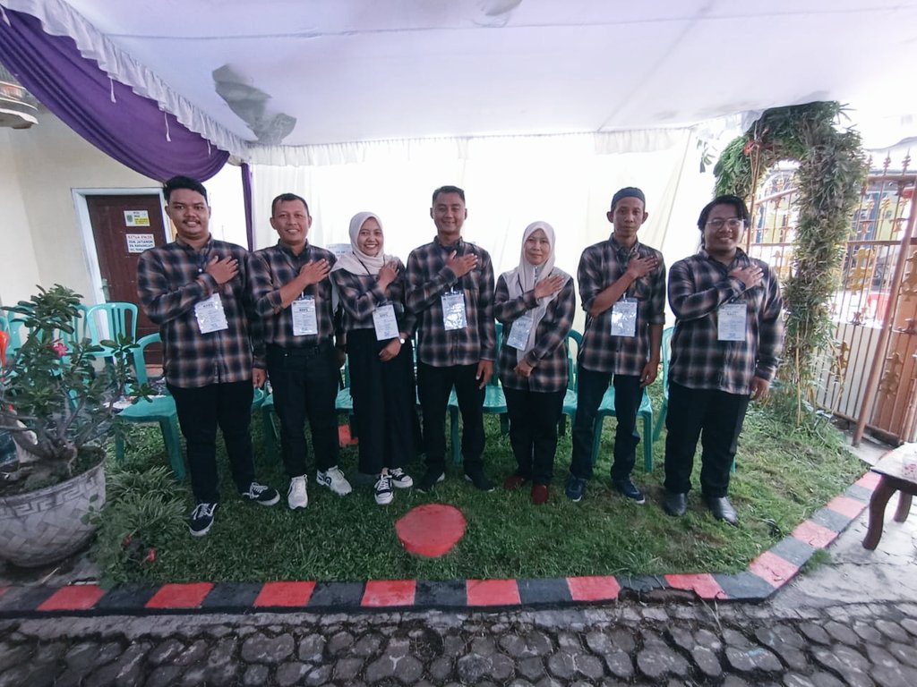 astripuji_12's tweet photo. Akan menjadi kenangan, 
Bangga dengan diri sendiri, belajar sabar menahan emosi menahan lelah ya dari menjadi anggota KPPS, terimakasih PEMILU 2024... https://t.co/rbg5wx4CAH