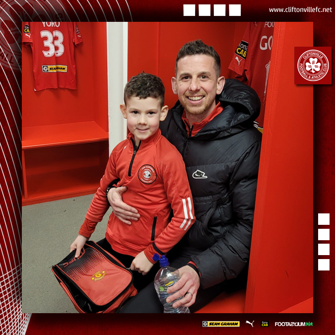 cliftonvillefc's tweet photo. 🏟 Cliftonville FC were pleased to yesterday welcome Eamonn Seydak back to Solitude, where our double title-winning defender reacquainted himself with his old spot in the changing room as part of his visit with son Ethan and the kids from Tristar FC.

➡️ https://t.co/p3BQ1hJTr1 https://t.co/ZAQHjoxzva