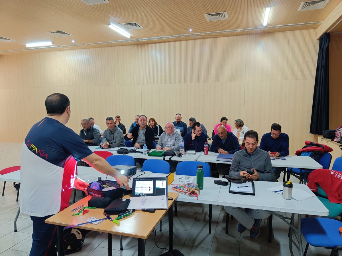 Tercer fin de semana del curso monitor tiro con arco en el Centro Ciudadano Puerta de Málaga del Ayto. <a href="/malaga/">Ciudad de Málaga</a>

Dado por el entrenador nacional
<a href="/RubenMontes_ESP/">Rubén Montes Tierno</a>

MIL GRACIAS a la AA.VV. PUERTA DE MÁLAGA por cederlo

<a href="/diputacionMLG/">Diputación de Málaga</a>
<a href="/DeportesDipMlg/">Diputación de Málaga es Deporte</a>
<a href="/deportemalaga/">Área de Deporte</a>
<a href="/RFETA/">RFETA</a>
<a href="/fataprensa/">Federación Andaluza de Tiro Arco</a>