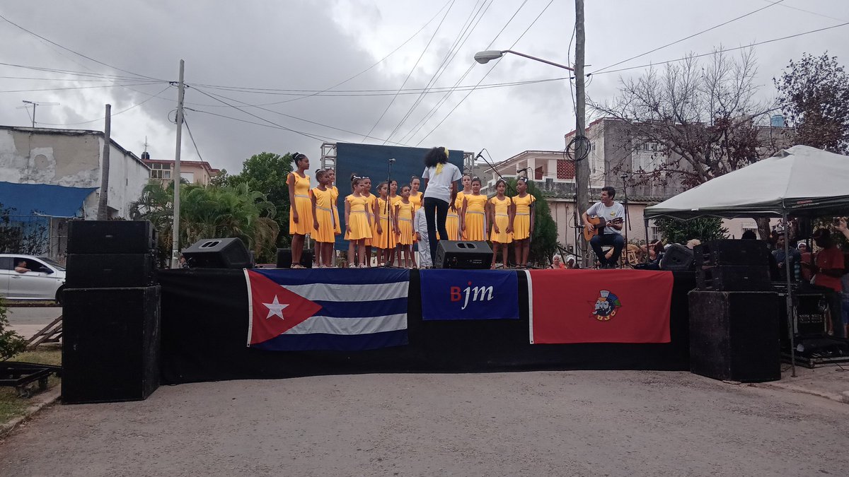 YanetHzP's tweet photo. Feliz día a todos los Instructores de Arte, de forma especial a los de #LaHabanaDeTodos,  que hacen del arte y la cultura un verdadero patrimonio del pueblo. 🇨🇺🎨🎭🎼
#CubaEsCultura
#FidelPorSiempre https://t.co/ZhvOXVL1zo
