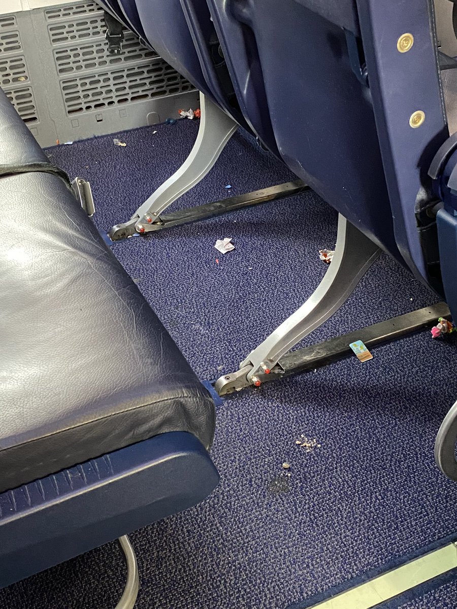 agamngx's tweet photo. @Ryanair absolute disgrace 15:50 Stanstead to rovaniemi just now 🤮 https://t.co/qDbbbIl6Ce