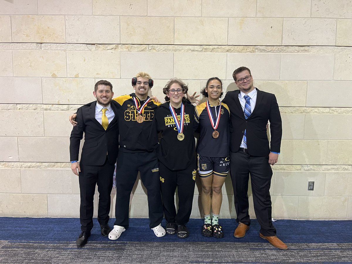 k_oakwrestling's tweet photo. A huge congratulations to our 6 state qualifiers who over the weekend competed at the State Tournament!
100 Chloe Hanes
126 Laita Perez
285 Cris Flores
145 Malaina Jones finished 4th overall!
150 Carter Canizaro finished 5th overall!
185 Rylee Ferranti finished 1st overall! 🥇 https://t.co/CfvjJAzR8p