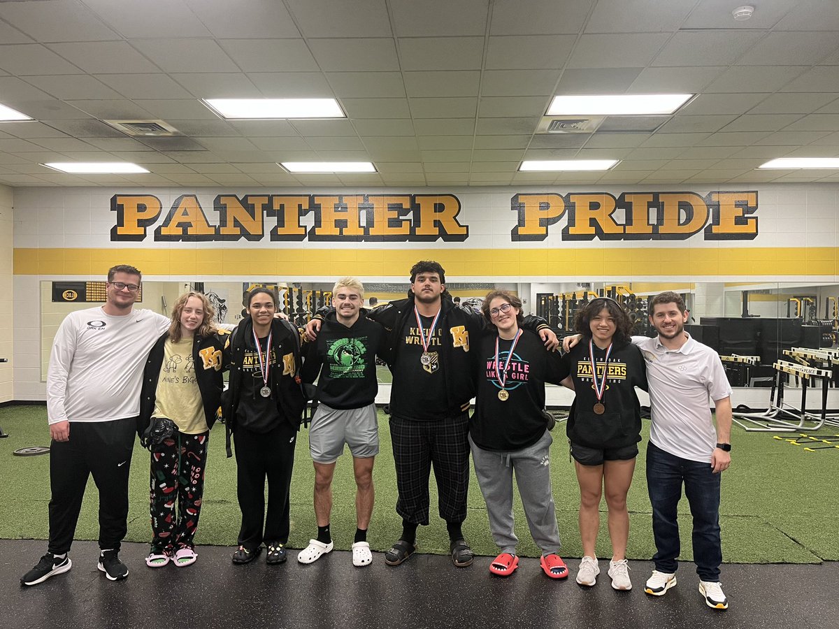 k_oakwrestling's tweet photo. A huge congratulations to our 6 state qualifiers who over the weekend competed at the State Tournament!
100 Chloe Hanes
126 Laita Perez
285 Cris Flores
145 Malaina Jones finished 4th overall!
150 Carter Canizaro finished 5th overall!
185 Rylee Ferranti finished 1st overall! 🥇 https://t.co/CfvjJAzR8p