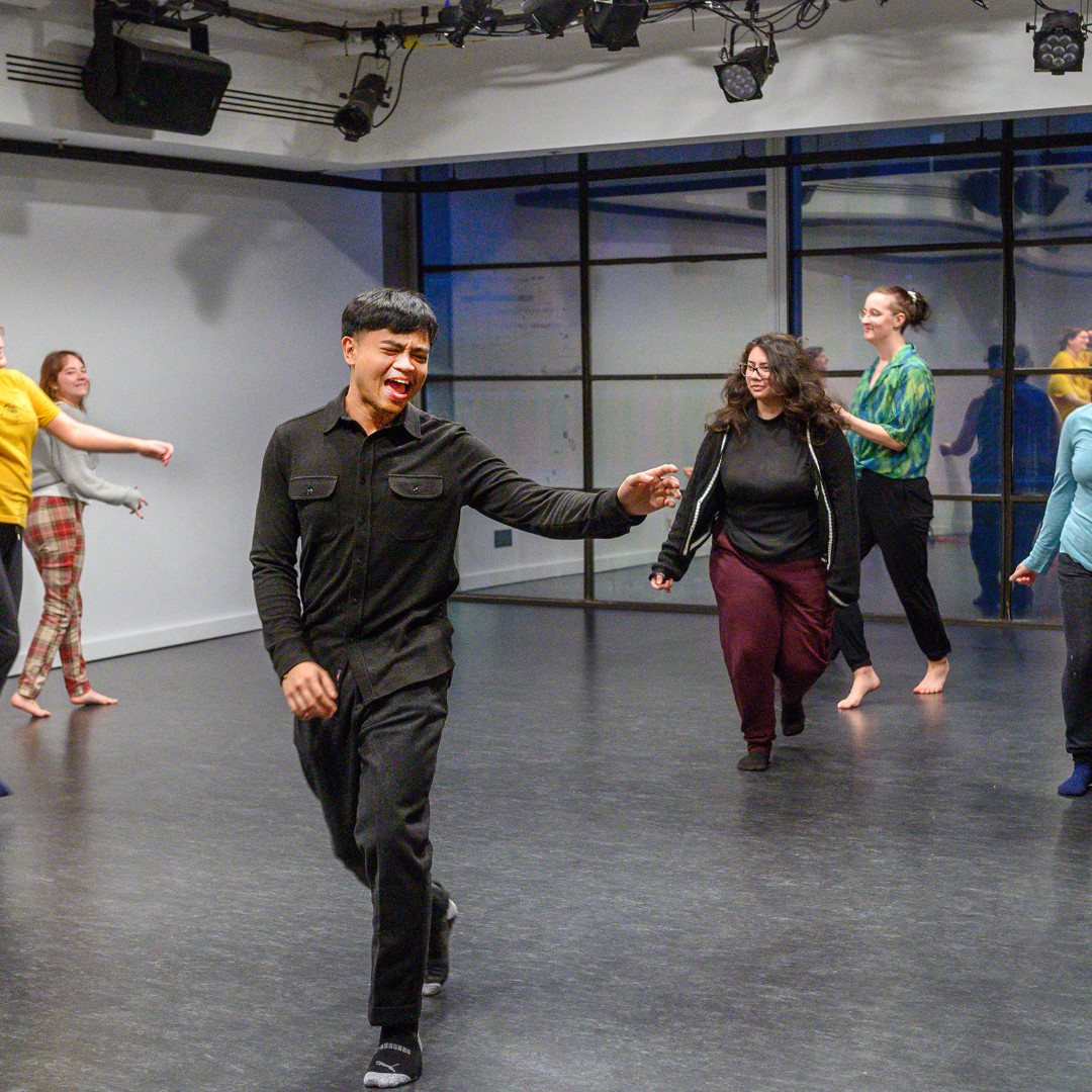 PuShFestival's tweet photo. 📸 @SukeshRakesh’s dance workshop with our Youth Cohort on January 27—as part of the 2024 PuSh Youth Program, produced in partnership with @SolidStateCoop!
📷: Chris Randle
#LivePuSh #PuSh2024 #LiveArt https://t.co/x0FulqJVpA