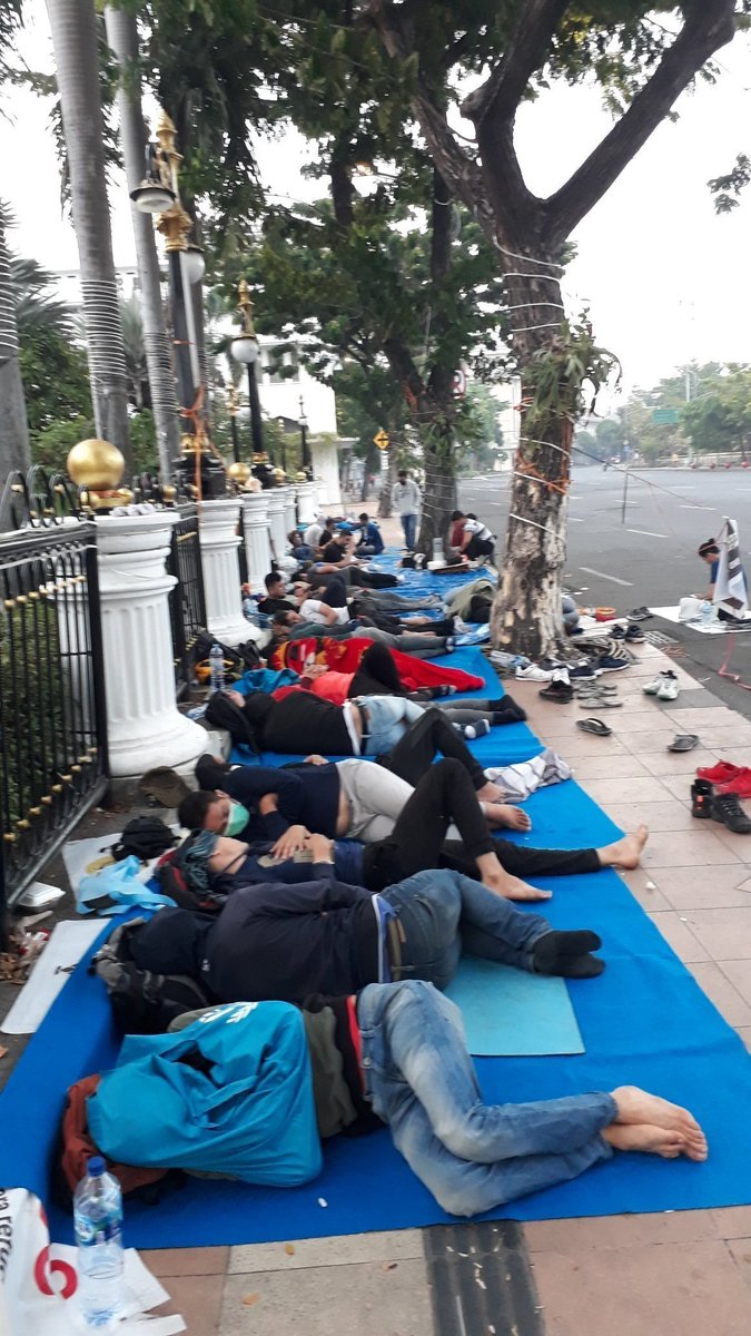 2. International support is needed to address the needs of refugees in Indonesia.1. Refugees residing in Indonesia are at risk and meet the criteria for resettlement.
#End12YearsInLimbo_Indonesia