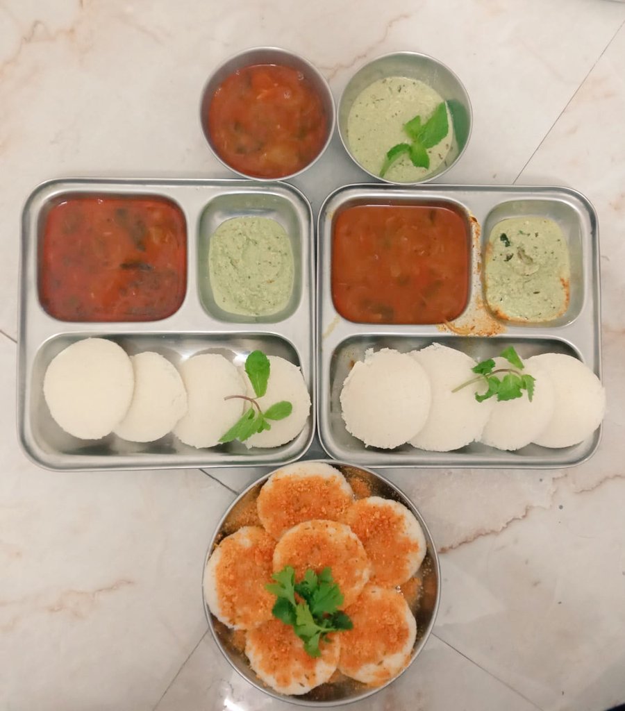Savalgishweta's tweet photo. Dinner in my plate... ๐๐ No gyaan on time...
We south Indians can have it any time... !! Hott steaming idli with spicy sambhar & chutney
Cherry on cake was #PodiIdli ๐ฅ๐ฅ
By yours truely #Shwets_Kitchen https://t.co/pXGccGaABr