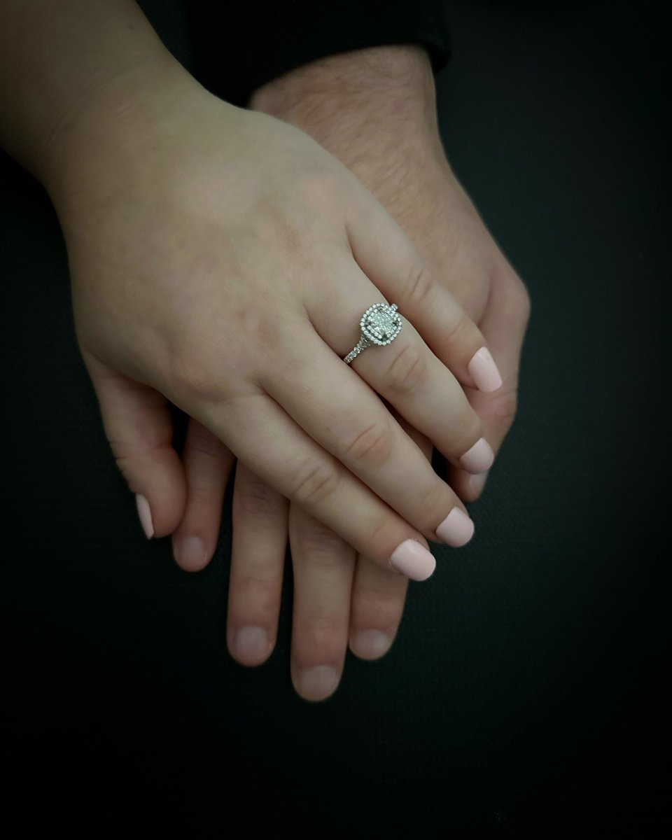ljmilman's tweet photo. Relationship mode: Engaged. 

Love you forever, @hmmconcannon ❤️ https://t.co/WxYAu71nct