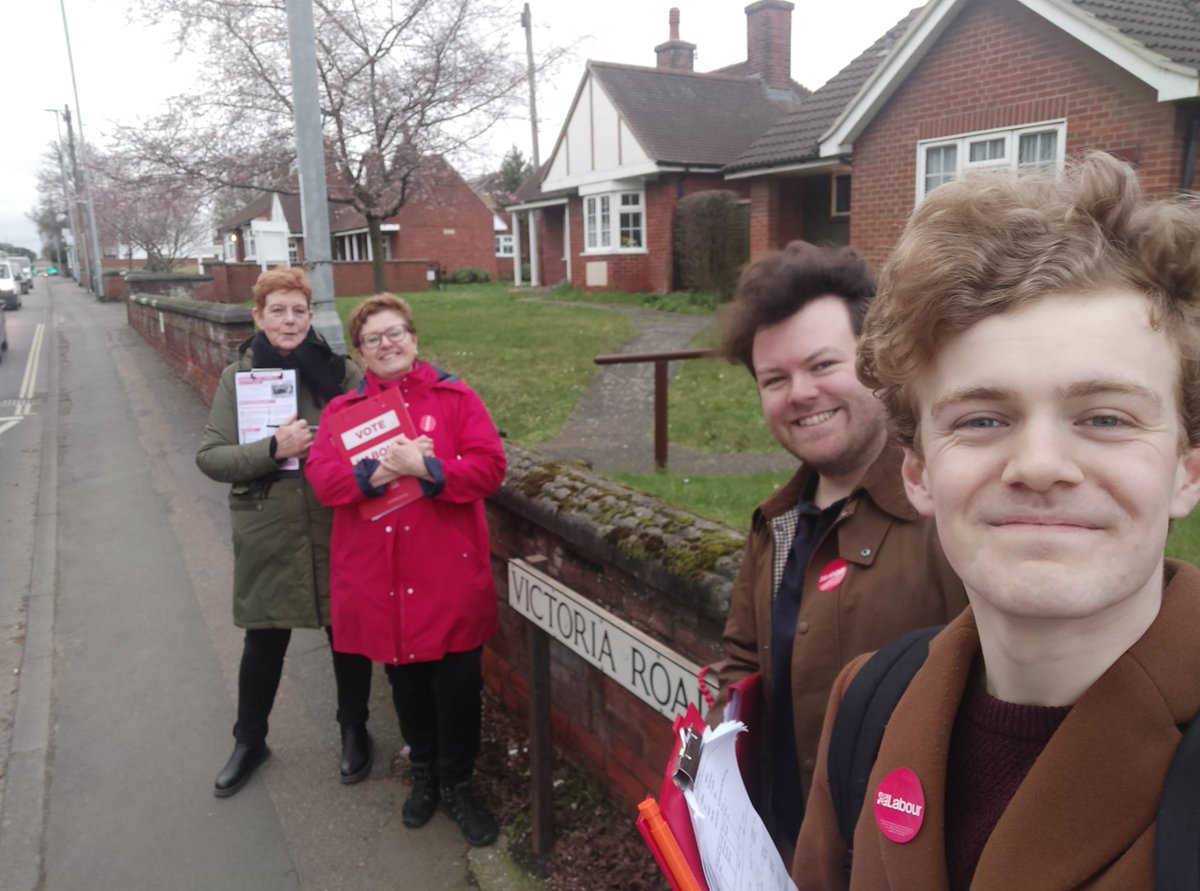 CambridgeLabour's tweet photo. Cambridge Labour was out this weekend chatting to residents despite the rain!🌹 https://t.co/ohzv5Vn79n