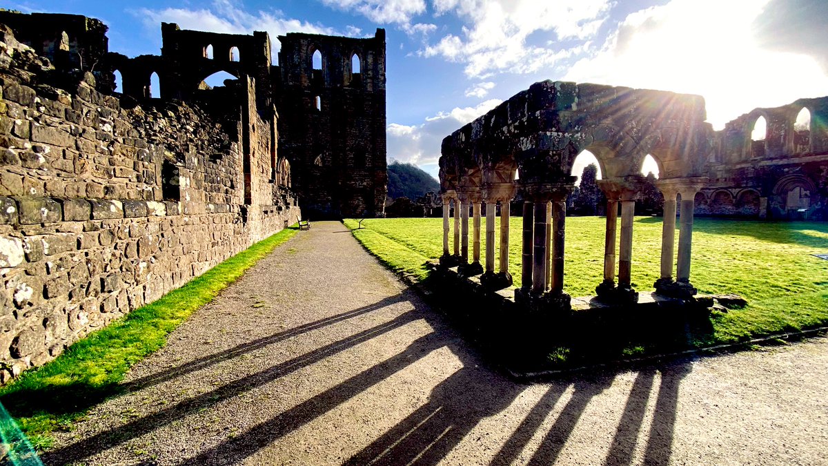 _davelee's tweet image. Good walk from Helmsley to Rievaulx Abbey, the first Cistercian abbey in the North of England…apparently. #brokenbits #yorkshire